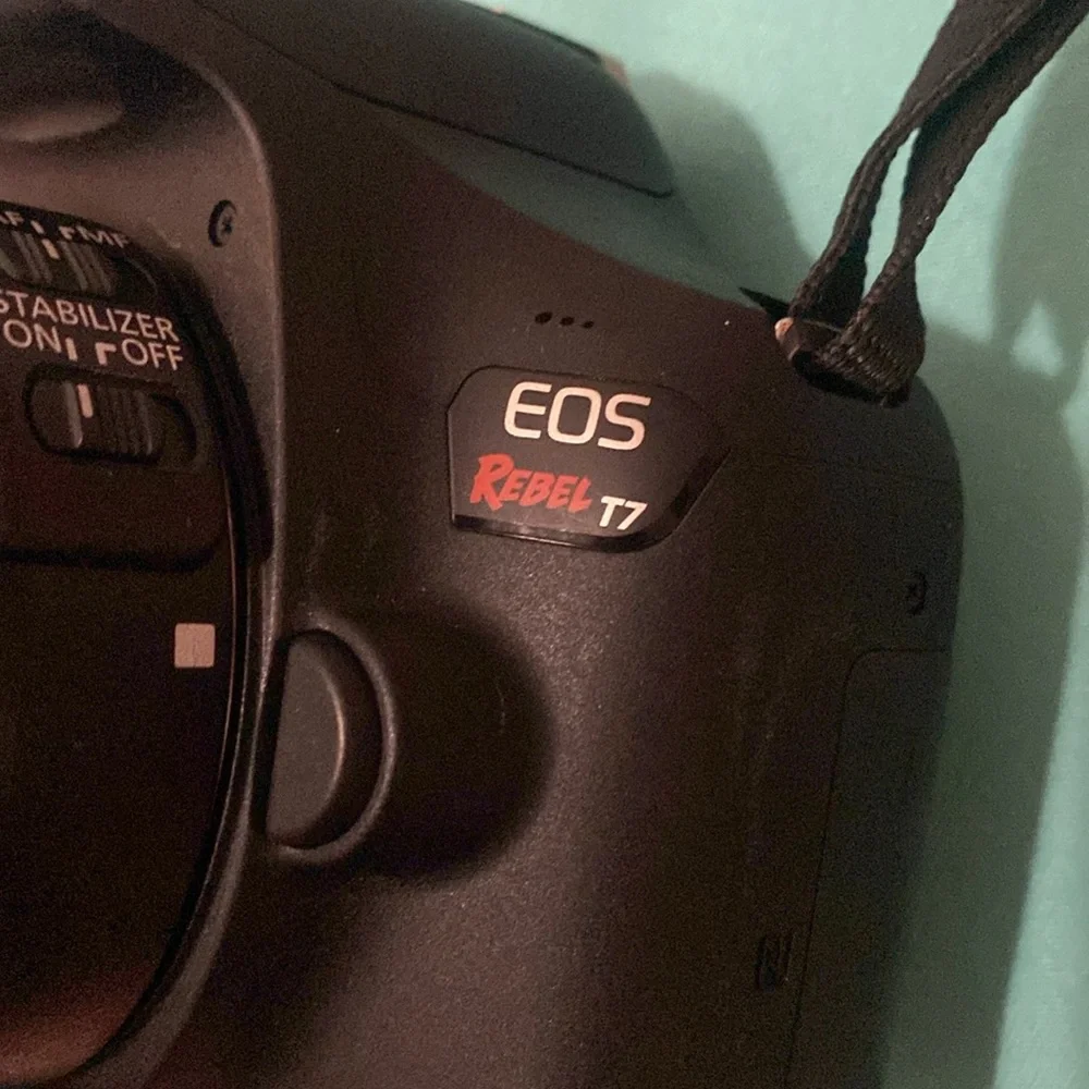 Canon EOS Rebel T7